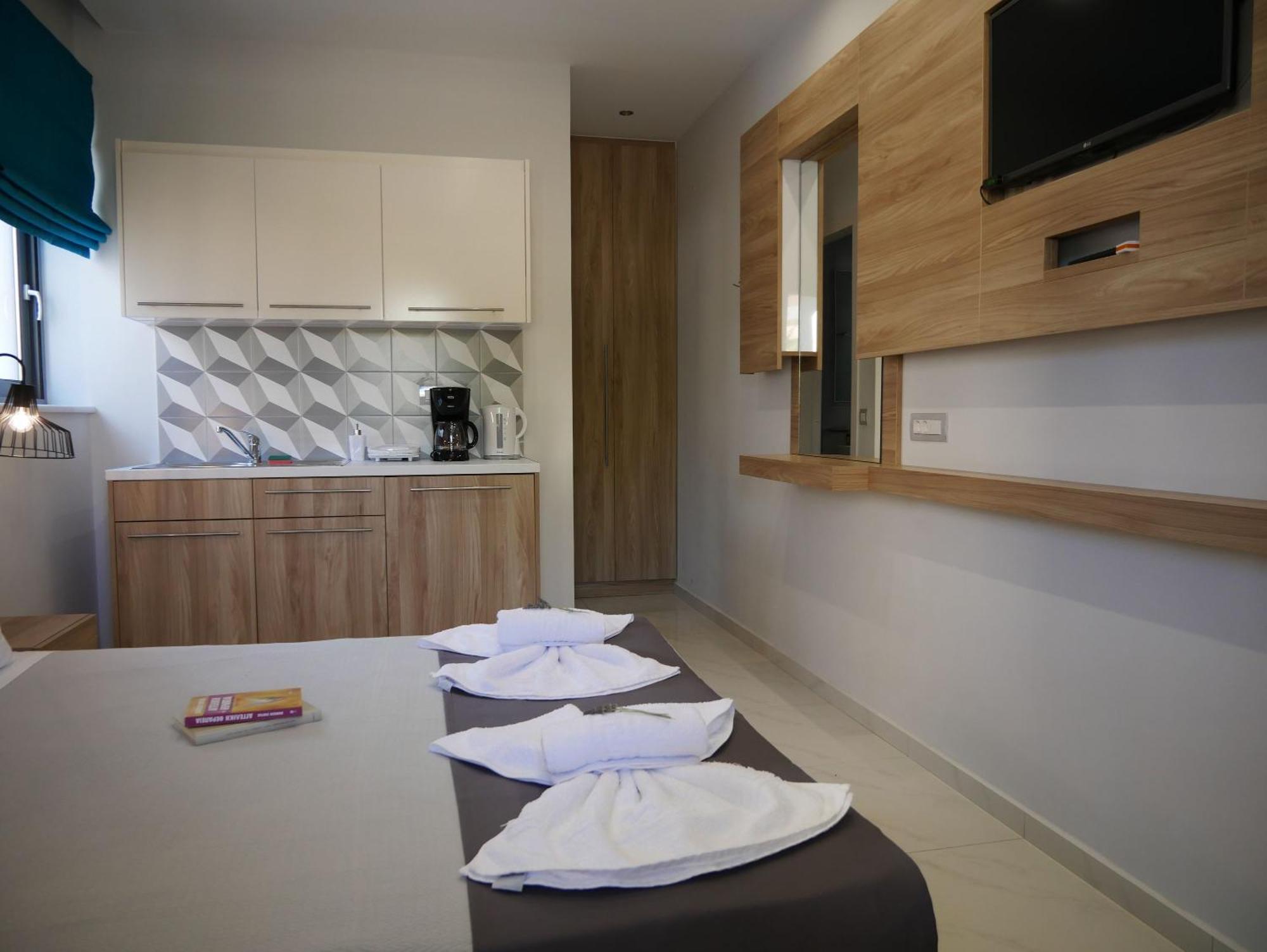 Erotokritos Studios Agia Marina Extérieur photo