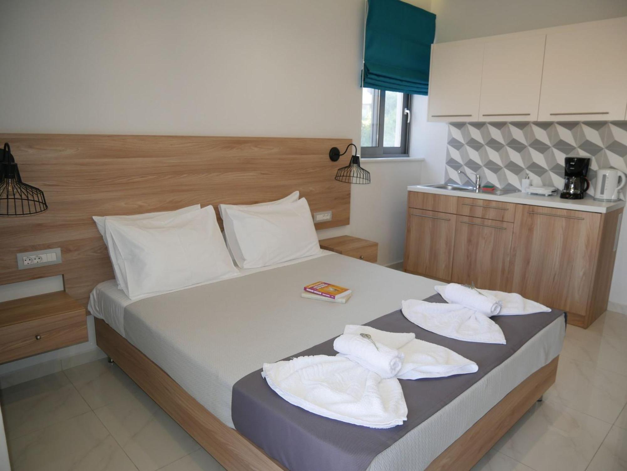 Erotokritos Studios Agia Marina Extérieur photo