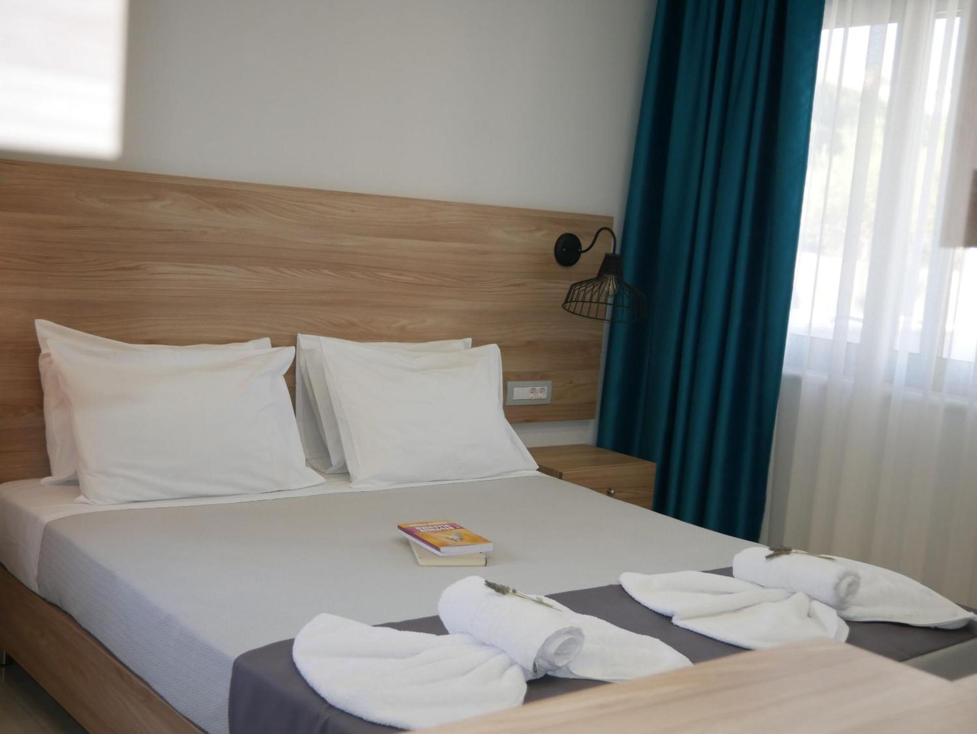 Erotokritos Studios Agia Marina Extérieur photo